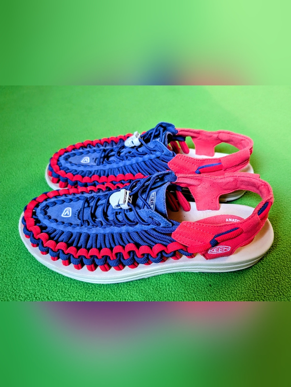 Keen Uneek  Bungee Sandals Size 9.5 Red And Blue And White